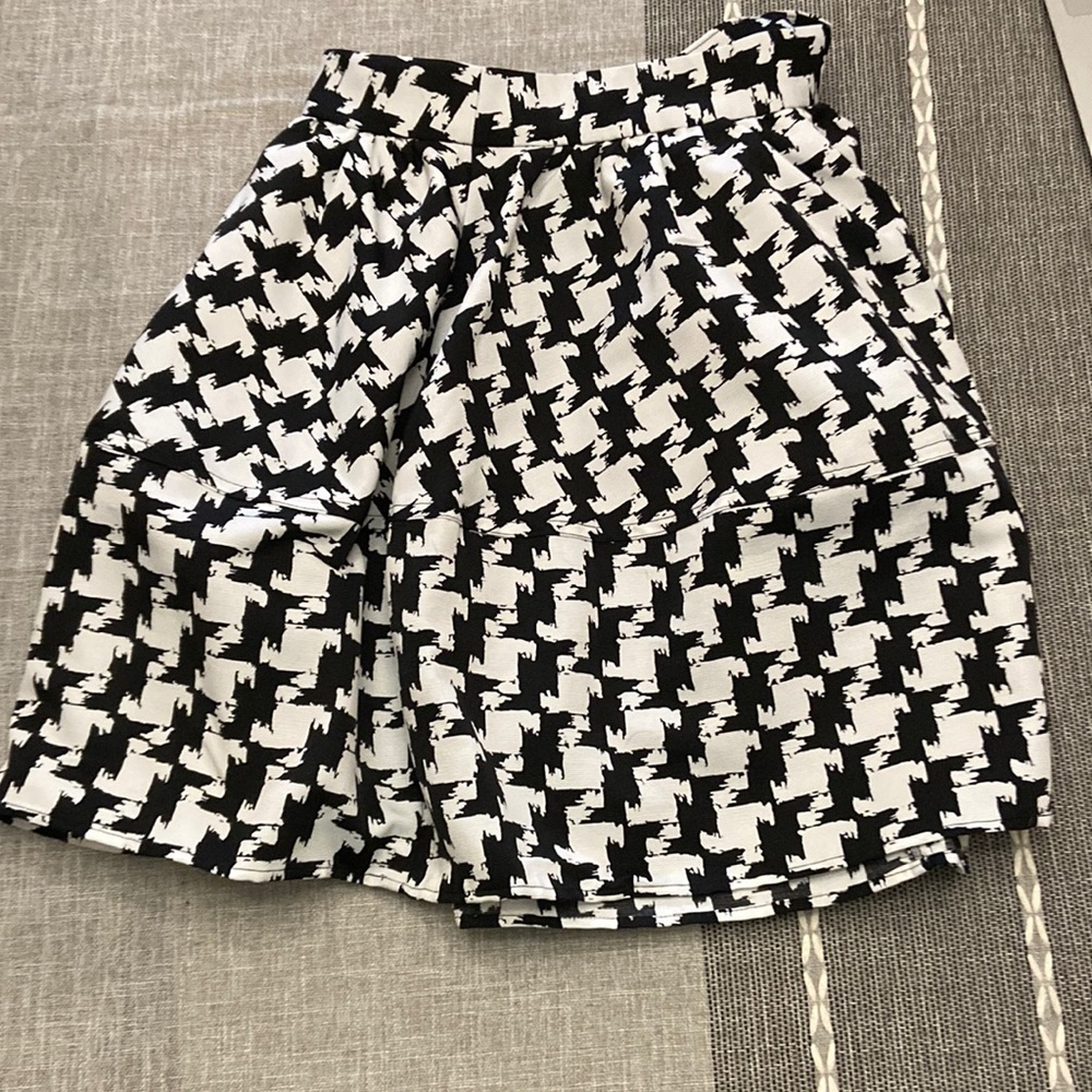 Express houndstooth mini skirt size 4